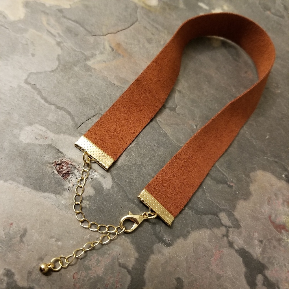 Brown Suede-like Choker w/ golden clasp